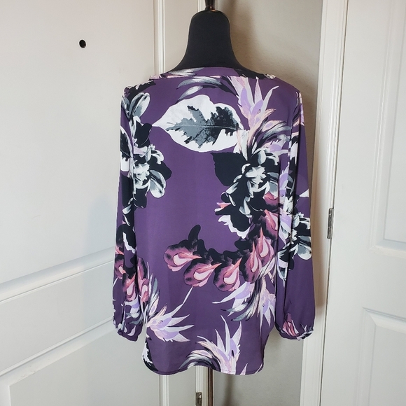 7th Avenue Design Studio New York & Company Med Purple Floral Key Hole Blouse - Picture 2 of 14